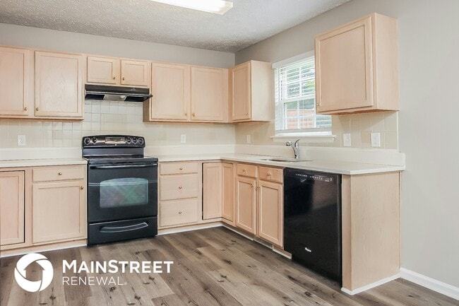 Building Photo - 2215 Springhill Ave