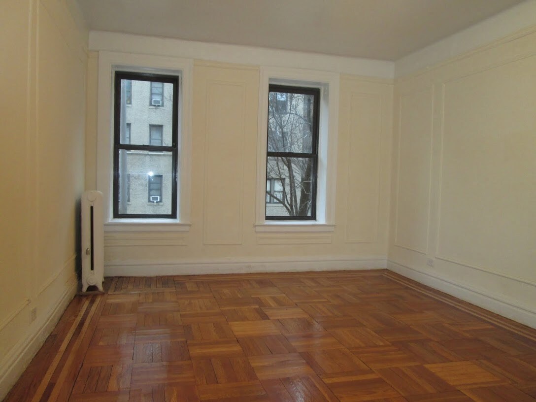 Primary Photo - 1-9 Seaman Avenue