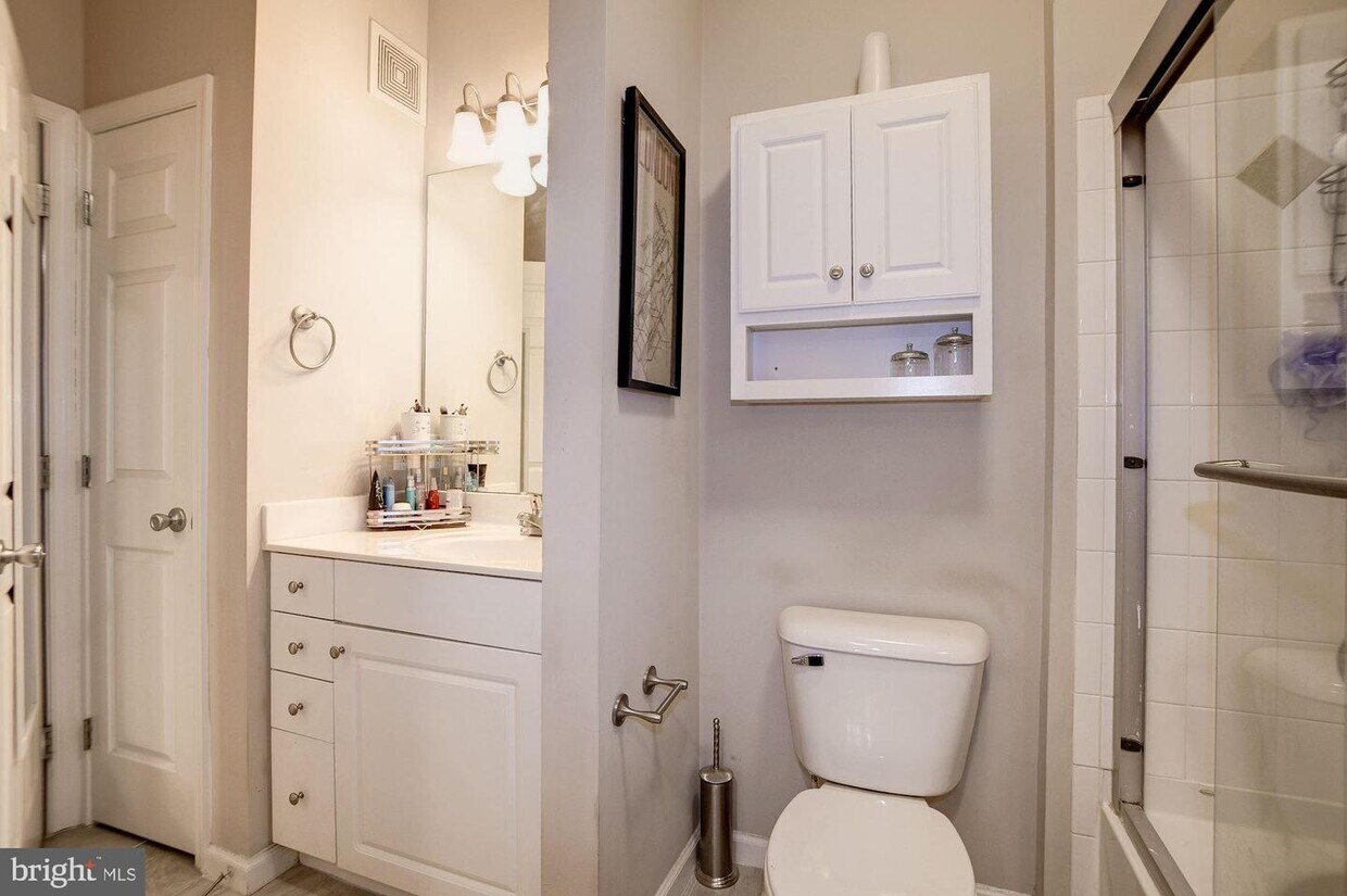 3 Arch Pl Unit 232, Gaithersburg, MD 20878 Condo for Rent in