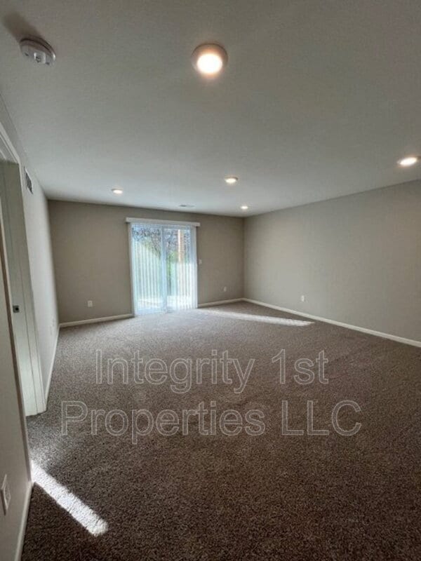 Building Photo - 6339 NE 44th St