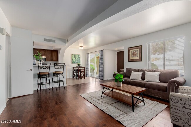 Foto del edificio - 811 E Eugie Ave