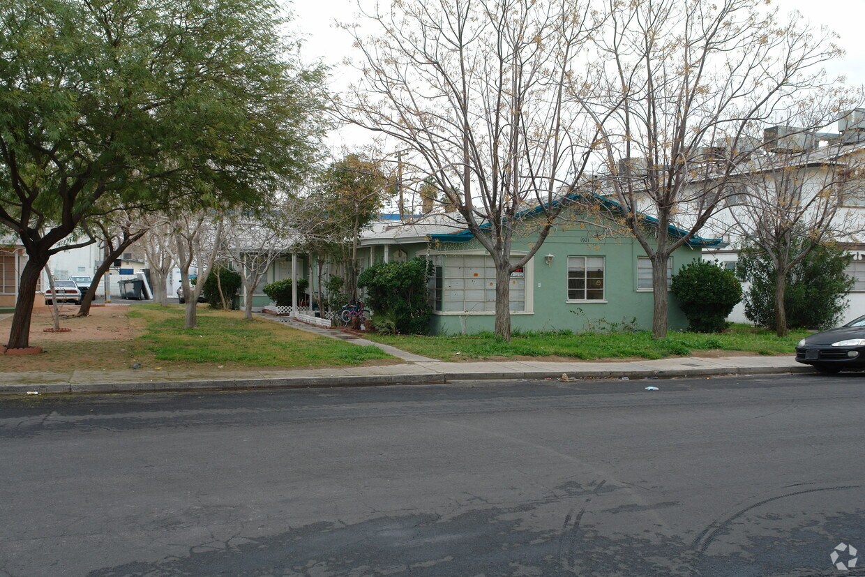 Foto principal - 1921 Santa Paula Dr