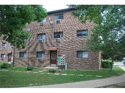 Building Photo - 1910 N Green Ln