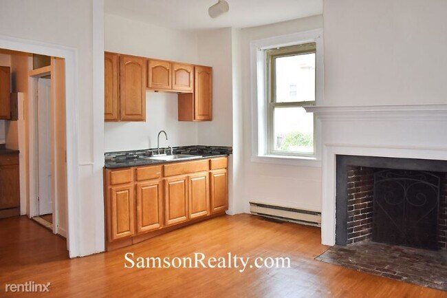 Building Photo - 323 Wickenden St