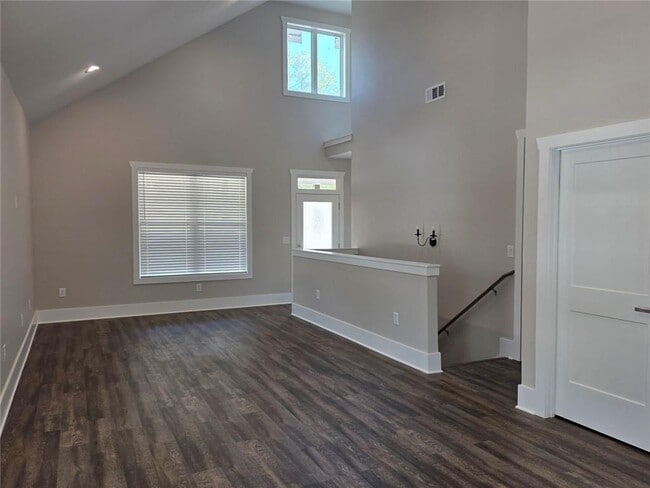 Building Photo - 147 Dripping Rock Trl