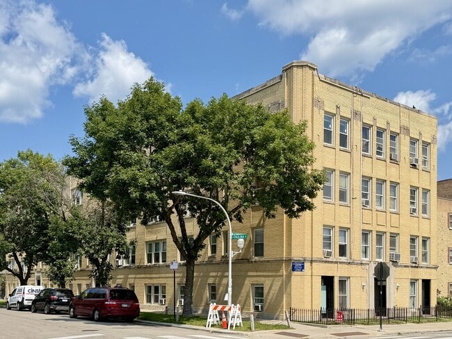 Building Photo - 1650 W Morse Ave