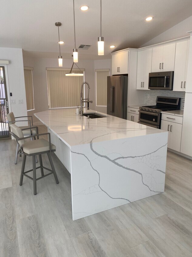 Foto principal - 23614 S Desert Moon Ct