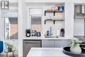 Building Photo - 525 Ossington Ave