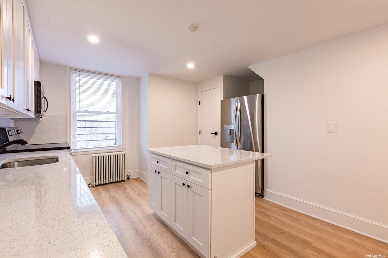 19 Bellport Ln Unit 1, Bellport, NY 11713 Room for Rent in Bellport