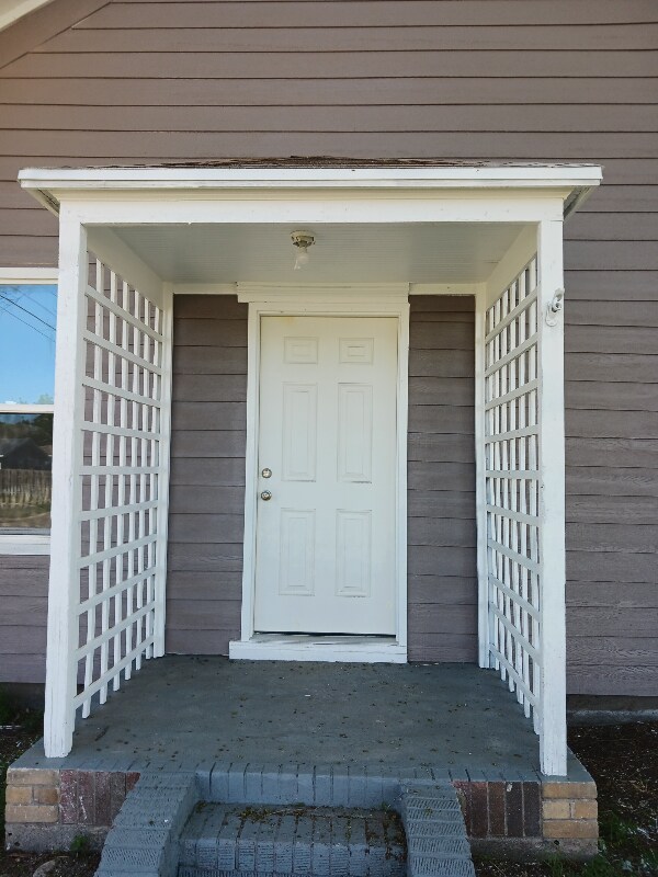 Foto del edificio - 614 N Oak St