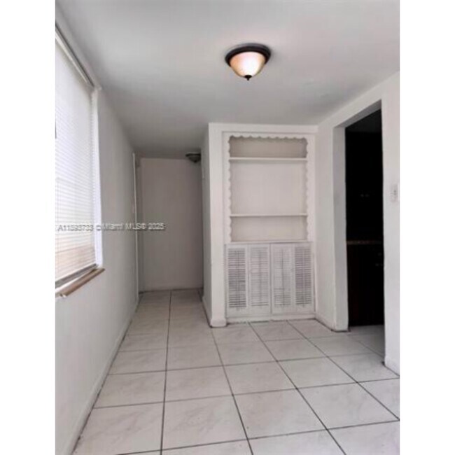 Foto del edificio - 550 NW 118th St