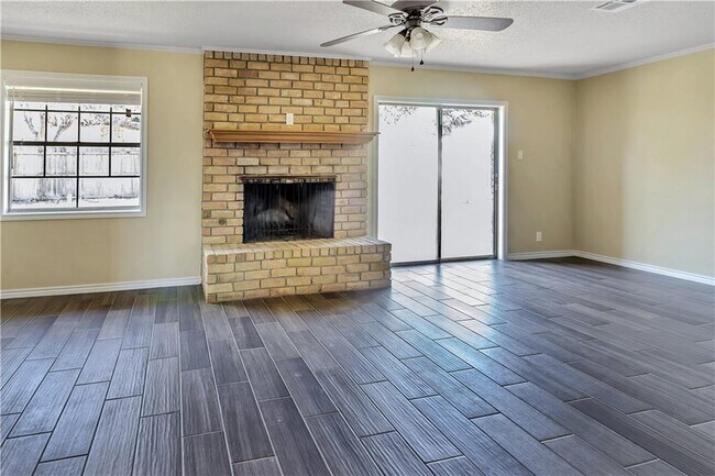 Building Photo - 206 Tucson Dr