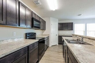 Building Photo - 10370 Clearwater Wy