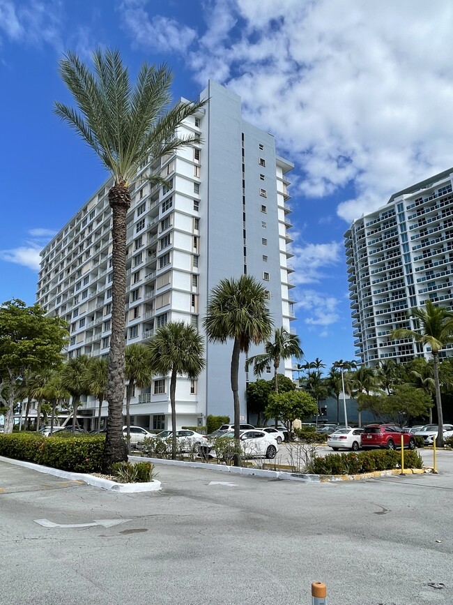 Foto del edificio - 1865 79th Street Cswy