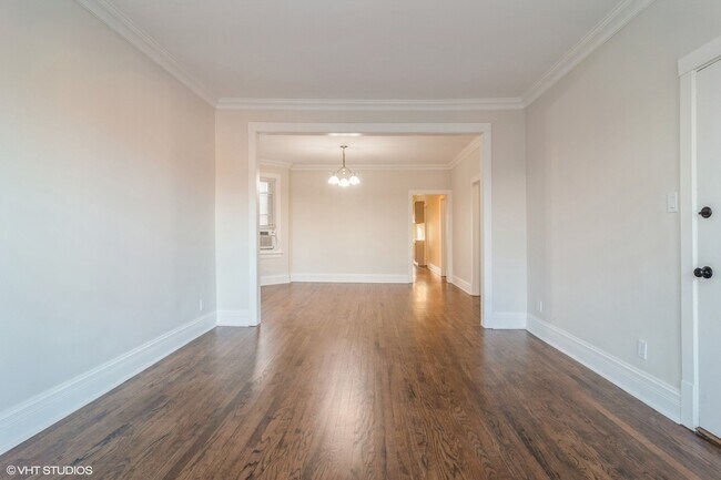 Foto del edificio - 3352 N Springfield Ave