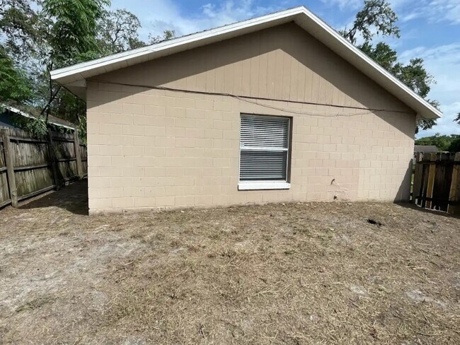 Foto del edificio - 472 Winding Oak Ln