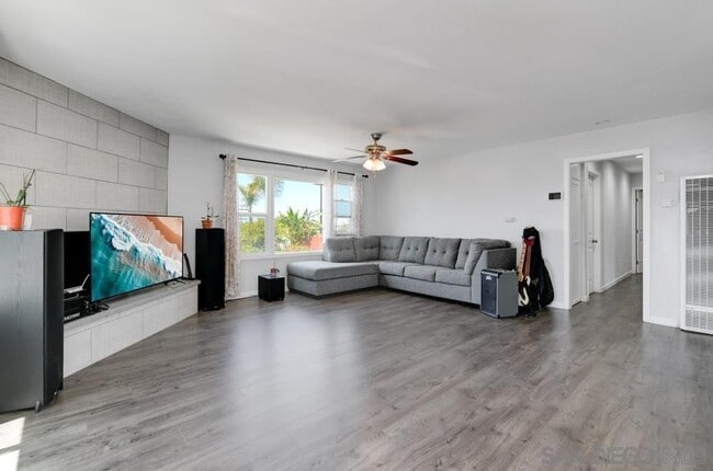 Foto del edificio - 845 E 13th St
