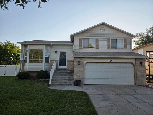 Foto del edificio - Charming Home in Woods Cross - Ready To Move!
