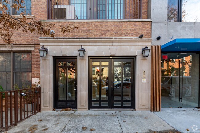 Building Photo - 114 India St