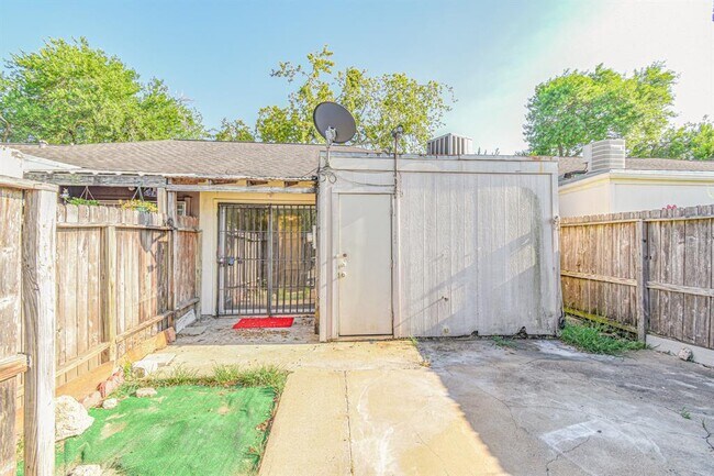 Building Photo - 12725 Lima Dr