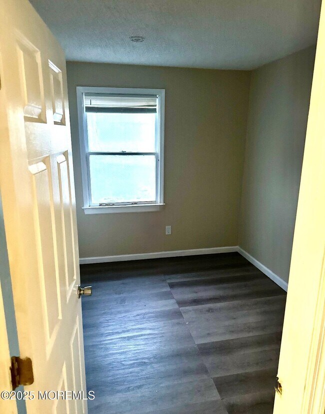 Building Photo - 39 Sampson Ave