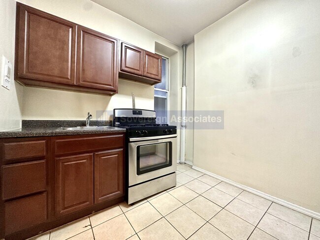 Foto del edificio - 305 West 111th Street