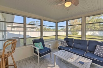 Building Photo - 1017 Pineland Ave