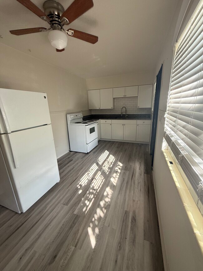 Building Photo - Sunset Suite Apartments