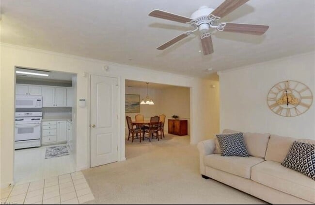 Building Photo - 900 Charnell Dr