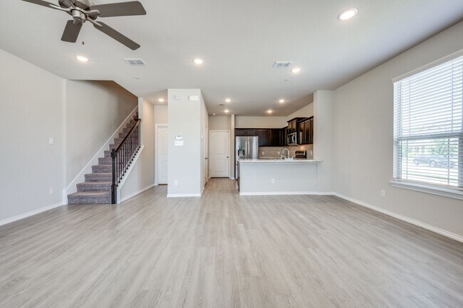 Building Photo - 3537 Brentwood Dr