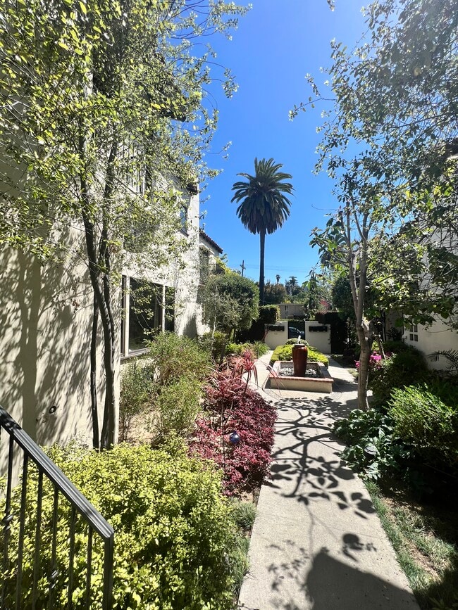 2281 N Beachwood Dr, Los Angeles, CA 90068 Townhome Rentals in Los