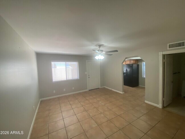 Foto del edificio - 2311 E Hartford Ave