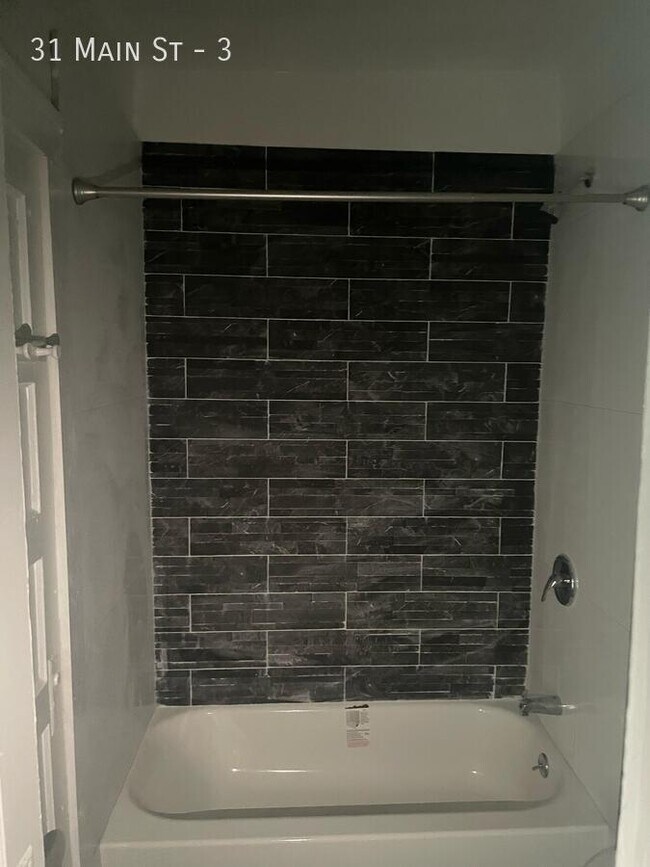 Building Photo - 31 Main St