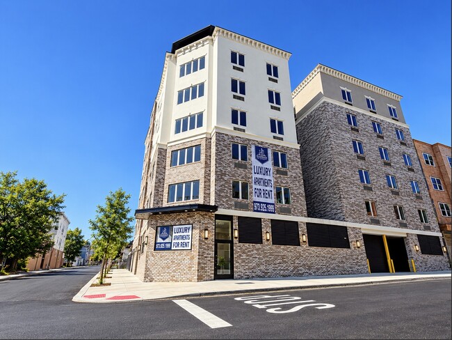 Building Photo - 75 Levine St