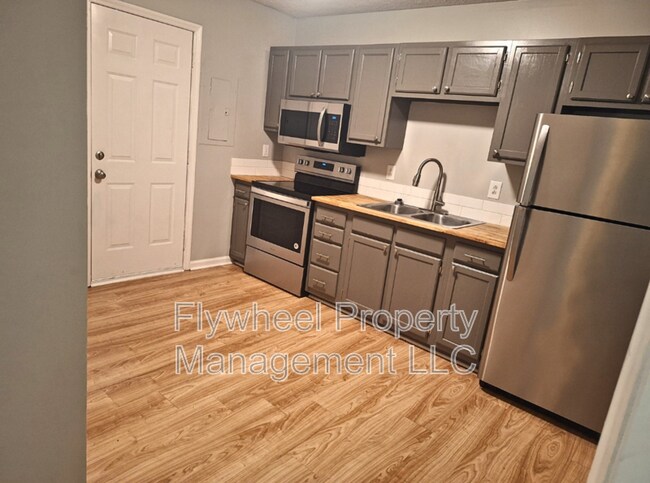 Foto del edificio - 118 N Poole St