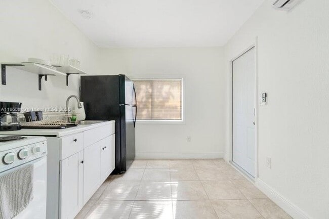 Foto del edificio - 275 NW 81st St.
