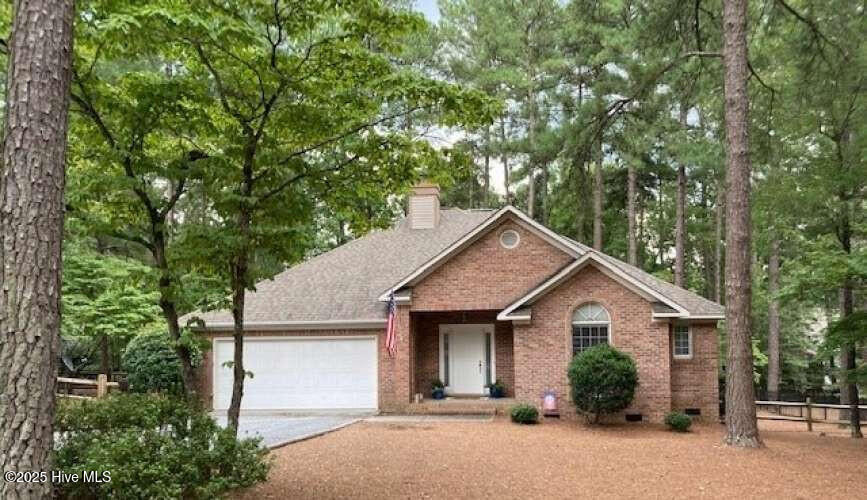 Foto principal - 16 Cedar Ln