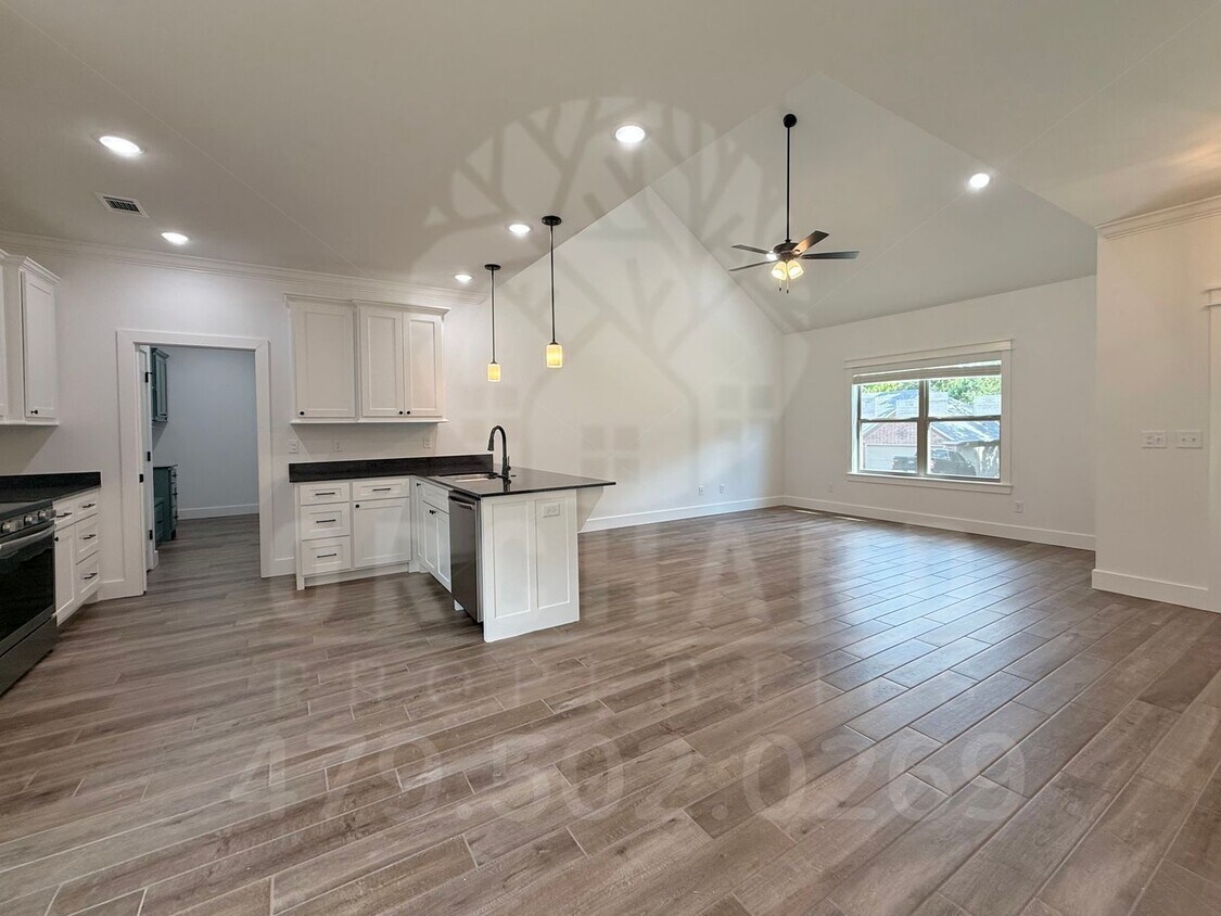 Foto principal - Bella Vista Single-Family Home- 3 Bed/ 2 B...