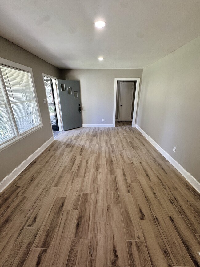 Foto del edificio - 4669 Durbin Ave