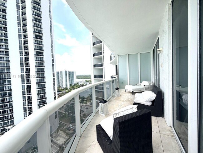 Foto del edificio - 16001 Collins Ave