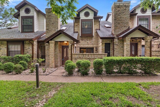 Foto del edificio - 10819 Crown Colony Dr