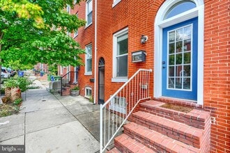 Building Photo - 229 S Washington St