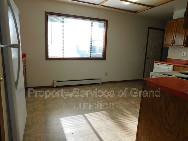 Building Photo - 570 Dawn Ct