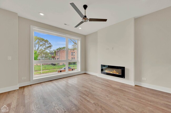 Foto del edificio - 4605 S St Lawrence Ave