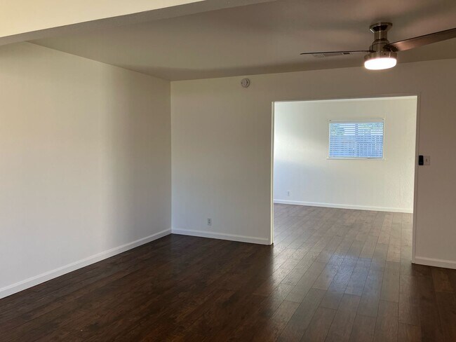Foto del edificio - 137 Lomita Ave