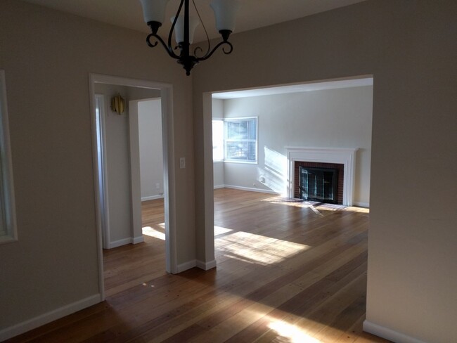 Building Photo - Charming, Light-Filled 2-Bedroom Home in R...