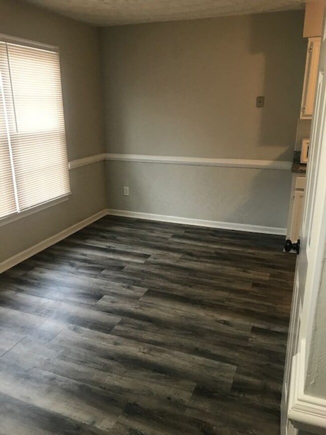 Building Photo - Lovely 2BR Townhouse in Glenwood