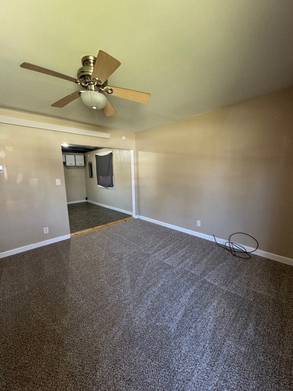 Foto del edificio - 1221 Waldman Ave