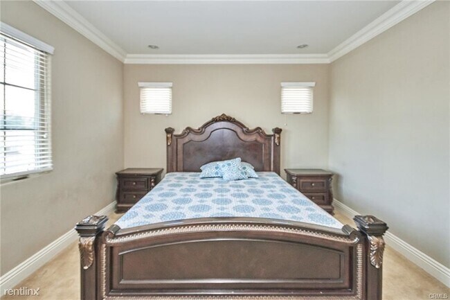 Foto del edificio - 12 br, 3 bath House - 5919 Alessandro Ave