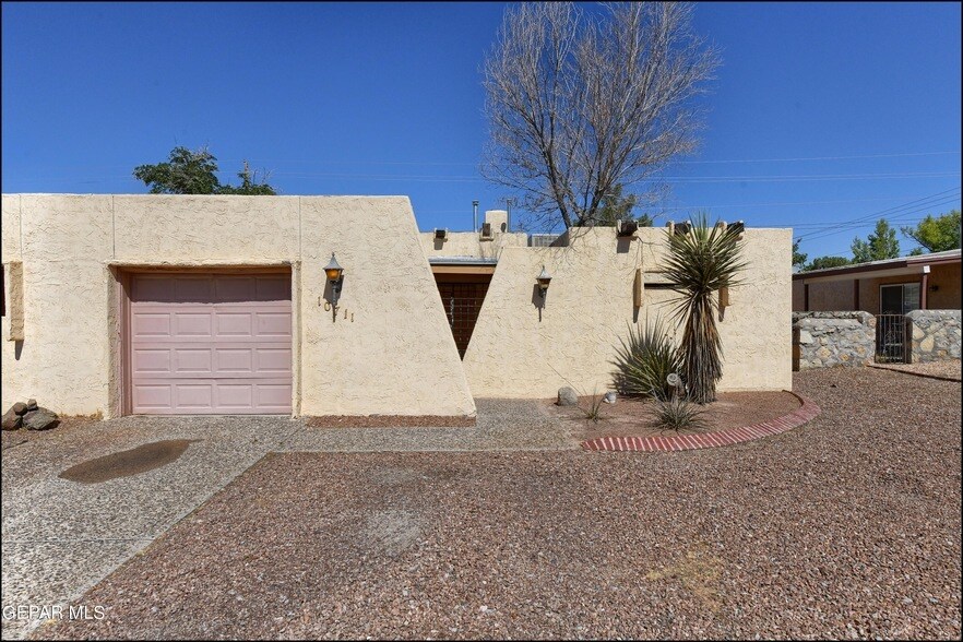 Primary Photo - 10711 Ivanhoe Dr